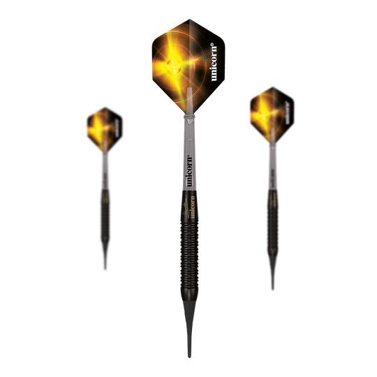 Šipky Unicorn World Champion Gary Anderson Black Brass Soft - 19 g Das Bild zeigt drei Unicorn World Champion Gary Anderson Black Brass Softdarts mit einem Gewicht von 19 g. Die Pfeile haben schwarze Flights mit einem gelben, leuchtenden Design.