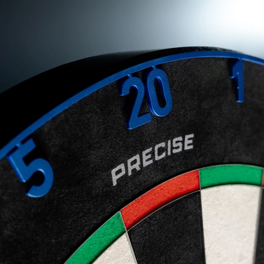 Precizní ocelový terč 180 Endorphine s číselným kroužkem - arktická modrá Das Precise 180 Endorphine Steeldartboard mit Nummernring - Arctic Blue ist hier dargestellt. Die Dartscheibe besticht durch ihre blaue Optik und hochwertige Verarbeitung.