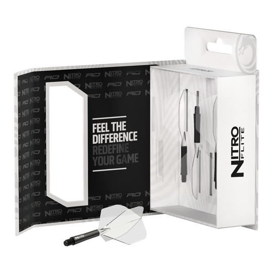 Red Dragon Nitroplite - Black Shaft Clear No2 Flights Das Bild zeigt eine Verpackung des Produkts "Red Dragon Nitroflite - Black Shaft Clear No2 Flights". In der Box sind schwarze Shafts mit klaren Flights für Dartpfeile zu sehen.