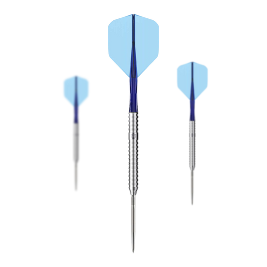 Das Bild zeigt drei Caliburn Forge F3 Steeldarts mit einem Gewicht von 22g. Die Darts haben blaue Flights und silberne, gerillte Spitzen.