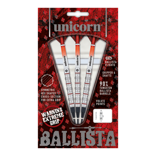 Šipky Unicorn Ballista Style 4 měkké Das Bild zeigt die „Unicorn Ballista Style 4 Softdarts“ in einer rot-schwarzen Verpackung. Drei Softdarts mit auffälliger Griffstruktur und Zubehör sind sichtbar angeordnet.