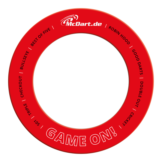 Auf dem Bild ist ein roter Dartboard-Surround mit weißen Schriftzügen zu sehen. Oben steht "McDart.de" und unten steht groß "GAME ON!".